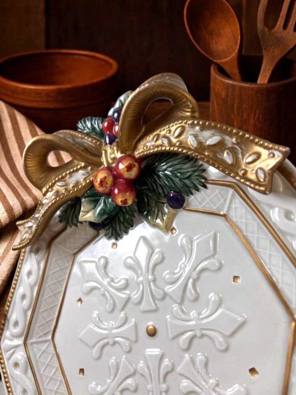 Fitz & Floyd Fine Ceramic Christmas Serving/Canape Plate Octagonal Snowy Woods - Picture 2 of 7